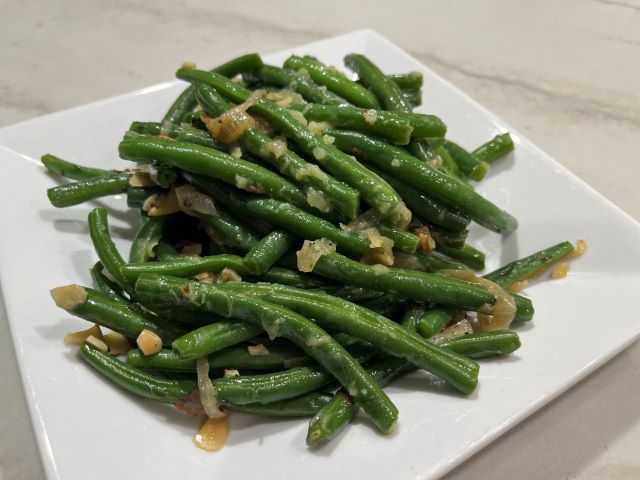 Green Beans with Caramelized Onions and Almonds