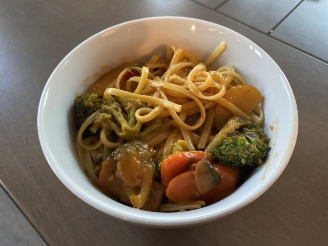 Veggies and Noodles with Thai Coconut Curry Sauce