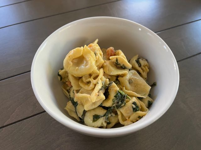 Creamy Spinach and Tomato Tortellini